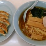 Yumeya - 餃子150円とラーメン300円。５月からは値上げ。