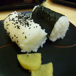 手打ちうどん 新富 - ☆おにぎりも２個入りです☆