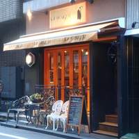 ヌガ - 松坂屋の裏通りにあり通りは静か