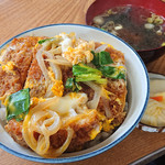 やまか食堂 - 煮込みかつ丼(800円)とスープ(50円)