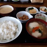 とろろ屋　半兵衛 - 麦とろごはんすいとん付きぼんじり煮セット(1400円)