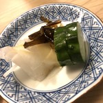 割烹 白鷹 - オニギリに付いている香の物