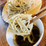 そば草香 - 暑い時期はそば切りで❤︎
      お蕎麦がとっても綺麗です✨
      そばつゆにつけて
      ズズズッていただきます\( ˆoˆ )/