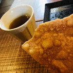 そば草香 - そば茶も美味しい❤︎
      蕎麦せんべいも最高！！