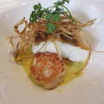 本日の鮮魚(スズキ)のポワレ アサリサフランソース