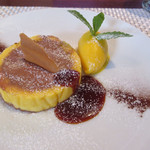 ビストロ ダイア - 米粉を使ったチョコロールケーキ マンゴーソルベ