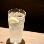 餃子とスパークリング バブルス - レモンサワー