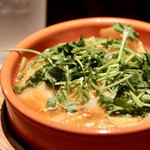 餃子とスパークリング バブルス - パクチー炊き餃子