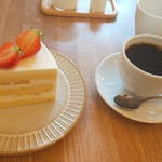 ホビット - 食後のデザート ケーキ&珈琲