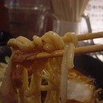 肉玉麺 横はち - 麺は自家製・太麺です。