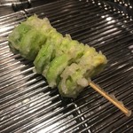 てんぷら 深町 - そらまめ。生から揚げているからこそ、空豆の旨味が引き立っています。