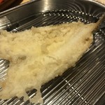 てんぷら 深町 - 鱚。こんなに風味の良い魚だったのかと驚きました。