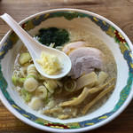 特麺コツ一丁ラーメン - ラーメン 麺半分 700円 ニンニクありアブラ多めで