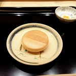 鮨 おおが - あん肝モナカ、餡は練ったあん肝と刻んだ奈良漬