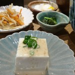 ※710 - この豆腐も胡麻だれが素敵。