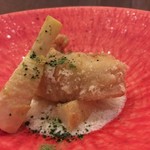 眞 - 金目鯛の竜田揚げ（静岡産）筍の素揚げ（ヨーグルトソース、抹茶）
      