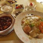 四川料理 桃源郷 - たっぷり食べたい派ランチ　海の幸焼きそばで　【　２０１１年１２月　】