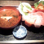 魚匠隆明 三宮店 - 隆明丼ぶり　￥２６００→￥１３００