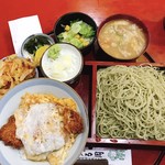 そば処 つる岡 - かつ丼セット。通常かき揚げは付いてません