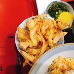 そば処 つる岡 - おまけに付けて頂いたかき揚げ。通常セットに含まれません