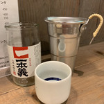 Tako musubi - 一本義 カップ酒 熱燗（500円） 2019.4