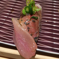 鮓処 ひろ志 - ・鯵：厚みがある鯵。文句なく美味しい。