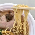 真 卓朗商店 - 高級タカアシガニ出汁 芳醇トリュフ塩ラーメン　麺アップ