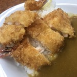 サン・カレー - レモンの切り身も昔のまま