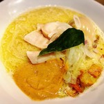 中華そば 先﨑 - 地鶏白湯と雲丹そば(別角度から撮影)