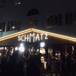 SCHMATZ - 外観もロゴが光って花よりビール！