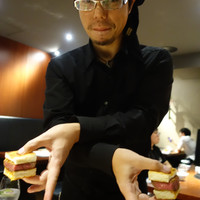 蕃 YORONIKU - 決めポーズ