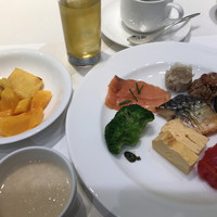 ベルテンポ - 朝食ビュッフェ２６００円。しめ？に。サーモンも大好物です（╹◡╹）。サラダと一緒にたくさんいただきました（╹◡╹）