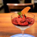 トラットリアビコローレヨコハマ - パンナコッタ　フレッシュ苺とフランボワーズのソルベット添え