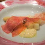 トラットリアビコローレヨコハマ - プロシュート、アスパラ