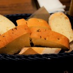 トラットリアビコローレヨコハマ - フォカッチャ