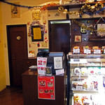 パティスリーアドゥマン - 店内。