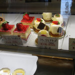 パティスリーアドゥマン - ショーケース内