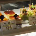 パティスリーアドゥマン - ショーケース内