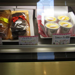 パティスリーアドゥマン - ショーケース内