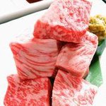 Shibuya Yakiniku Kongouen - 口の中に入れた瞬間にとろける究極のお肉です。