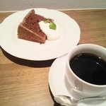 アールベリー - ココアシフォンケーキとコーヒー