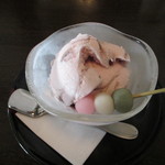 Shimmon Doori Kafe Pommubeeru - さくら餅のアイスクリーム