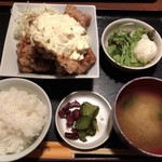 Tori Tetsu - 定食。サラダにドレッシングは？