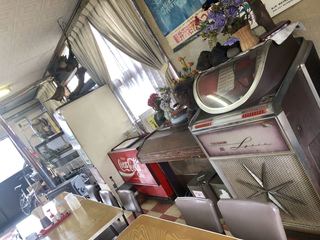 Maruya Shokudo - ジュークボックス、オルガン、冷蔵庫