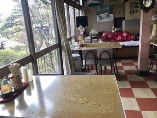 Maruya Shokudo - 奥にはこたつ