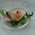 天空LOUNGE TOP of TREE - 【前菜】白貝のグレープフルーツヴィネグレット