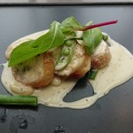 天空LOUNGE TOP of TREE - 【メイン肉】信玄鶏のファルシーローズマリーのクリームソース白いんげん豆の煮込みを添えて