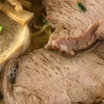 よも子食堂 - チャーシューメンの中アップ