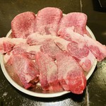 大衆ホルモン焼肉 順 - タン3種盛り