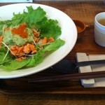 鮭とアボカドクリームの丼withちょっぴりイクラ